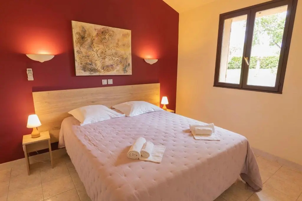 4 Bedrooms Cottage