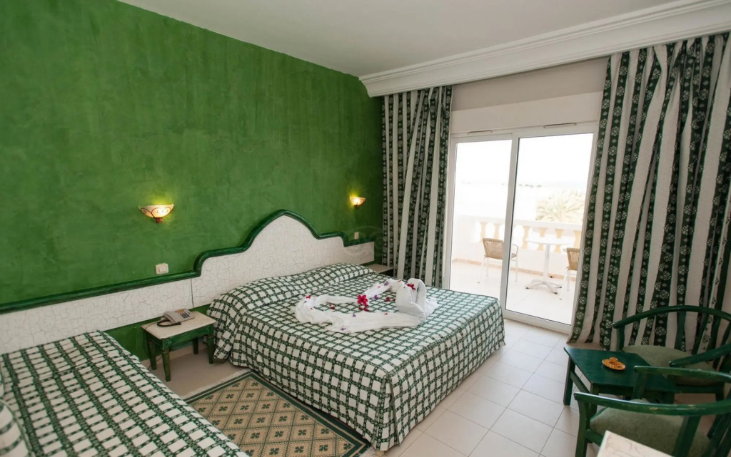 Standard Triple room