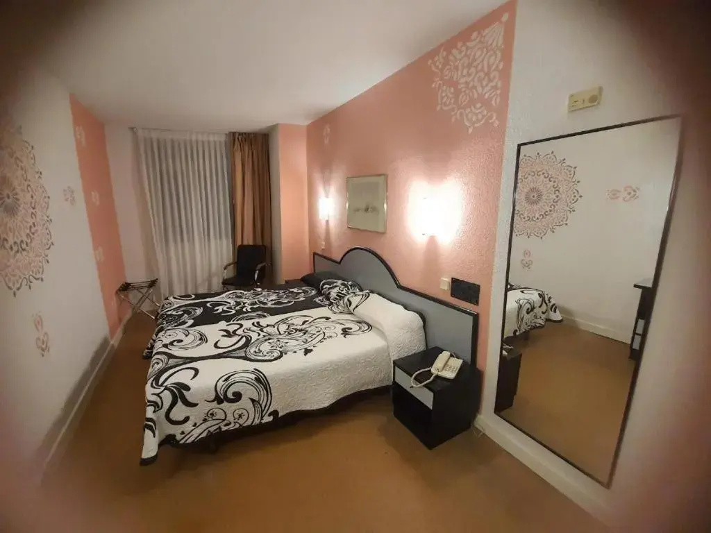 Standard Double room (twin beds)