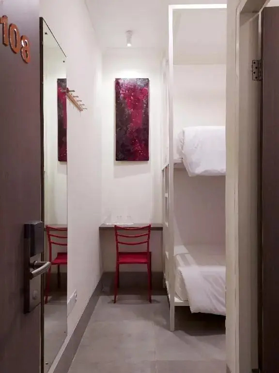 Front One Residence Syariah Mampang - Chambres