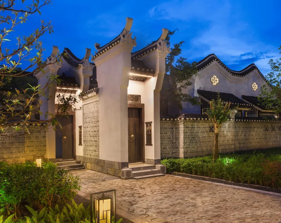 Royal Villa with garden view