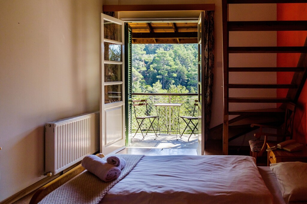 New Helvetia Hotel by null