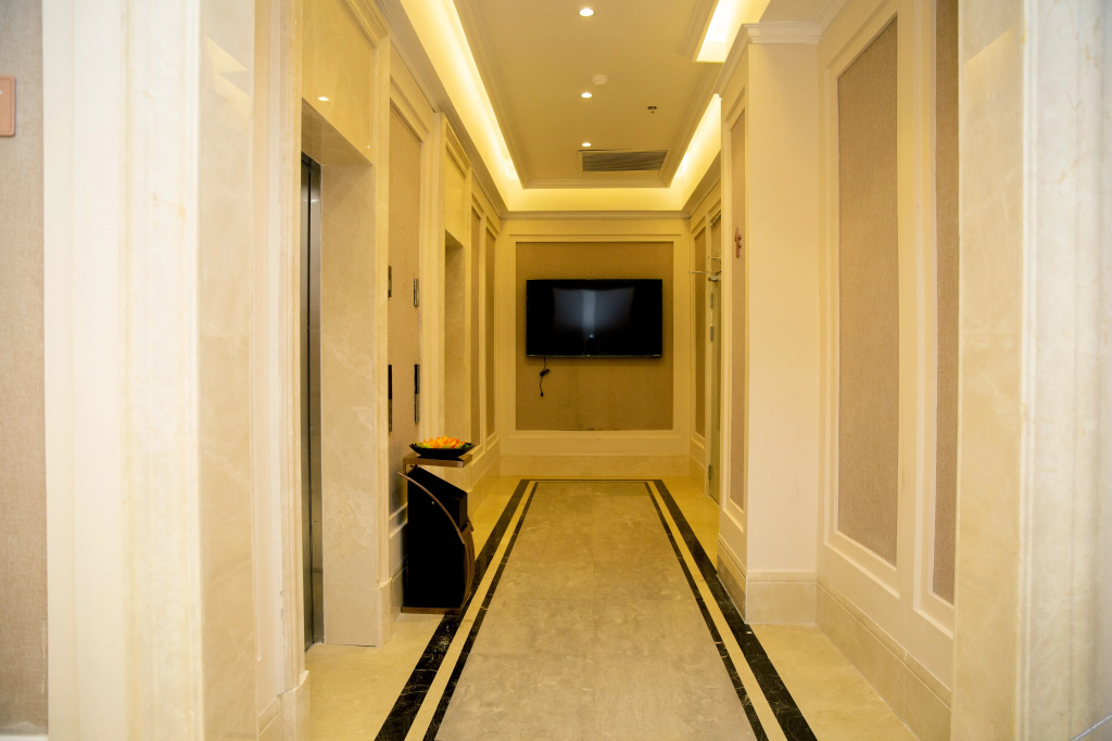 Lobby & Reception
