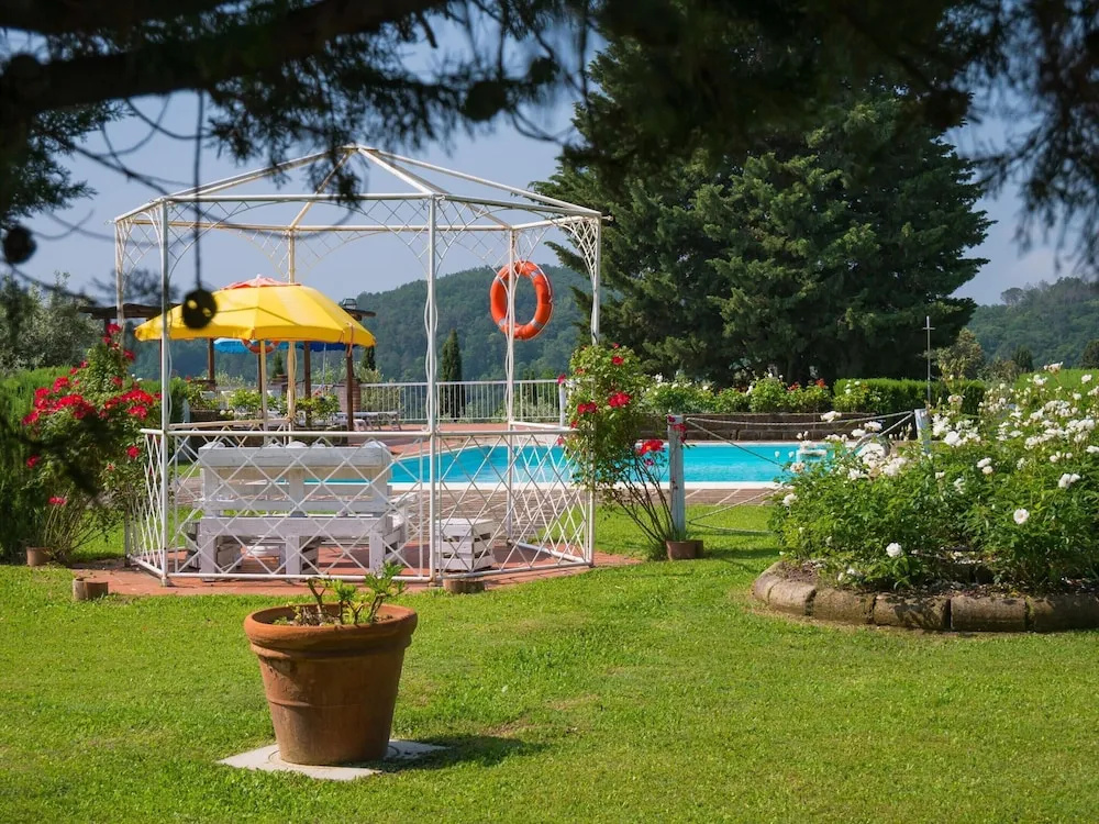 Apartment With Pool and Countryside Views
