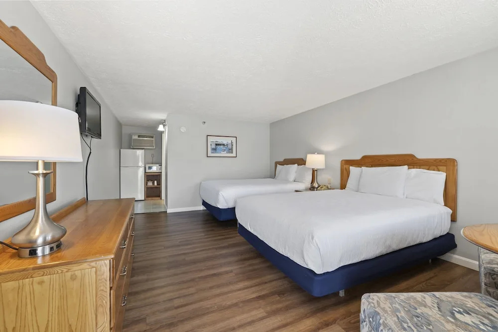Deluxe Quadruple room with balcony