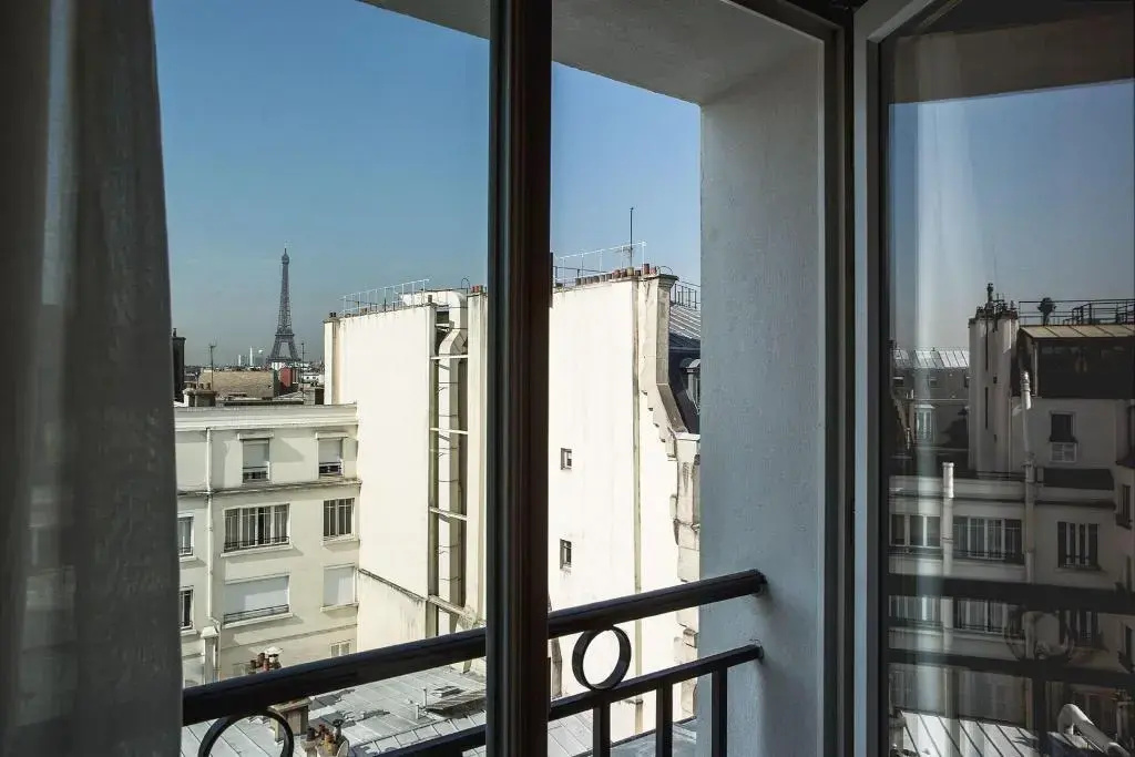Hôtel du Rond-Point des Champs-Élysées 8