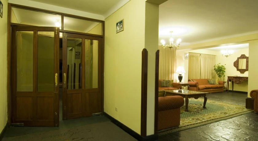 Lobby & Reception