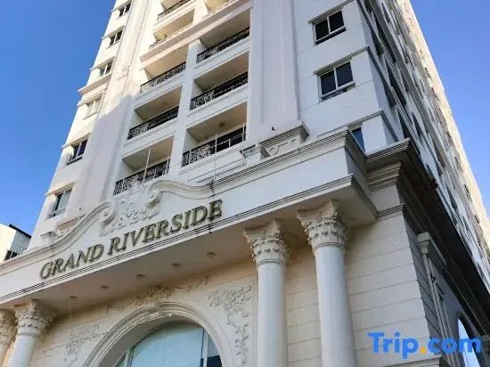 Riverside City Center Apartment near Ben Thanh Market | Free Pool