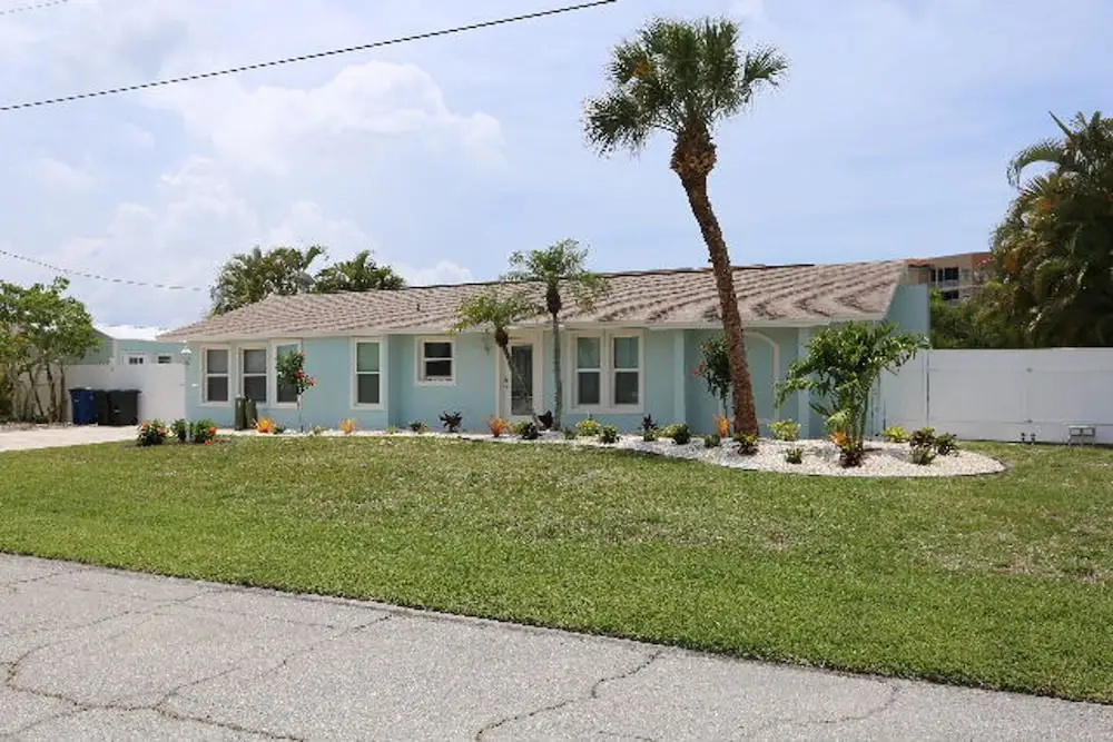 44 Fairview Blvd