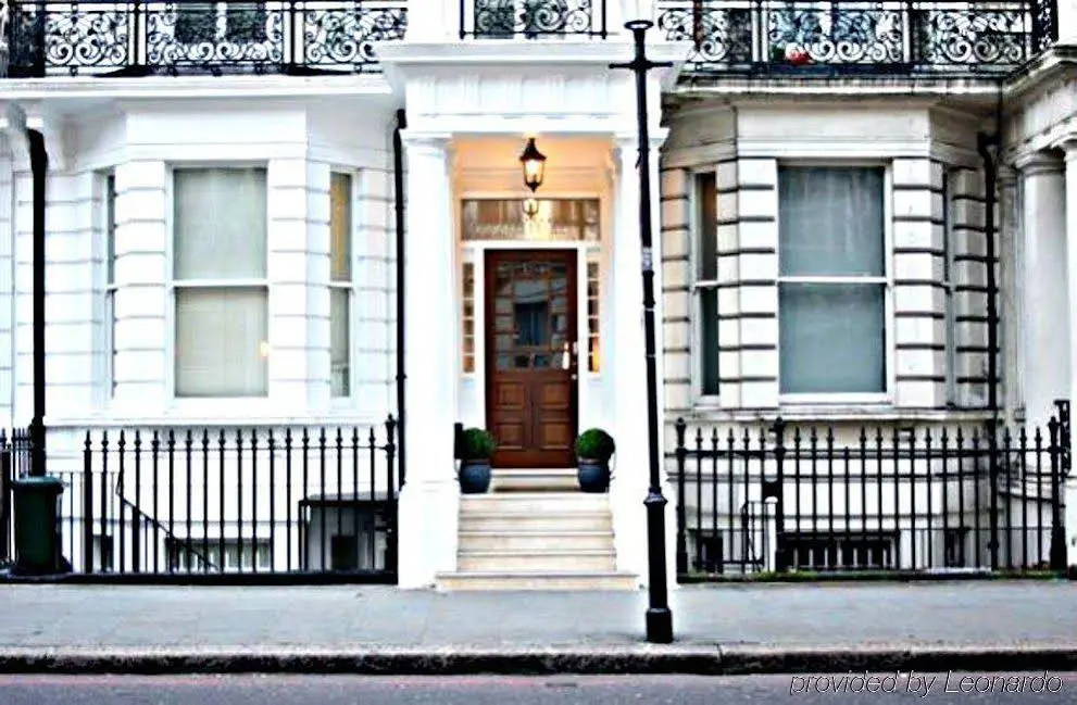 The Knaresborough by Aura Collection