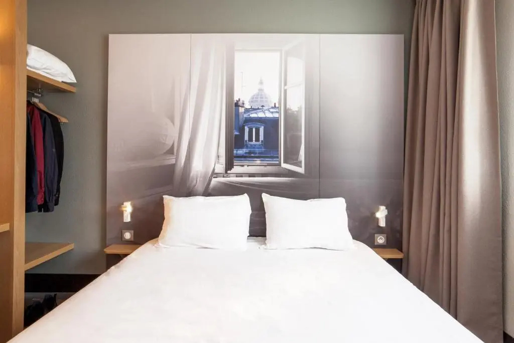 Double room (full double bed)