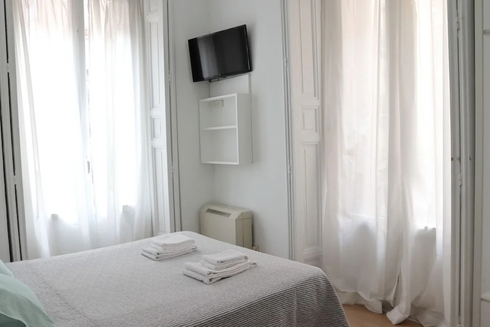 Standard Double room with balcony (full double bed)