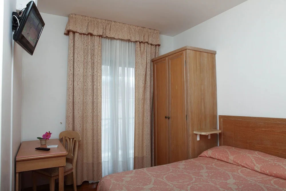 Standard Double room with balcony (full double bed)