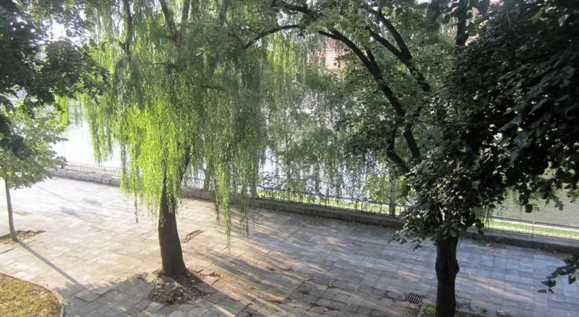 Designer Apartment in heart of city - River view!