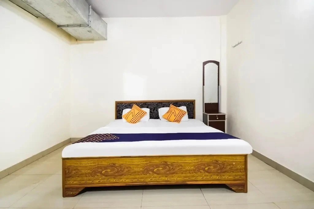 Pathak Guest House by OYO Rooms