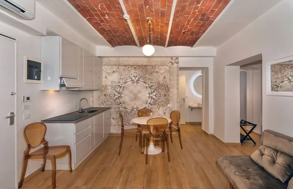 Standard Quintuple Basement room