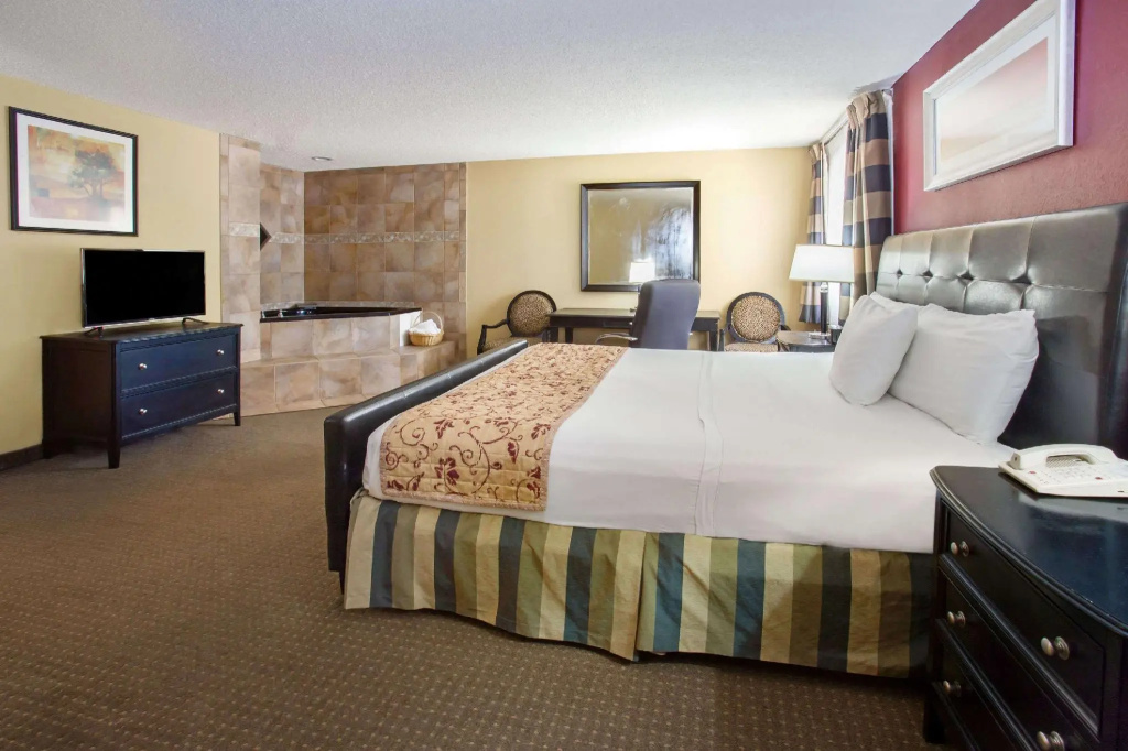 Double Suite (full double bed)
