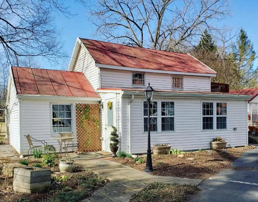 Cottage with garden view
