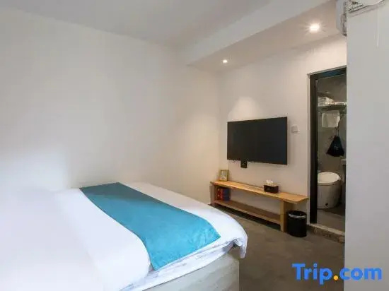 2 Bedrooms Standard room with courtyard view
