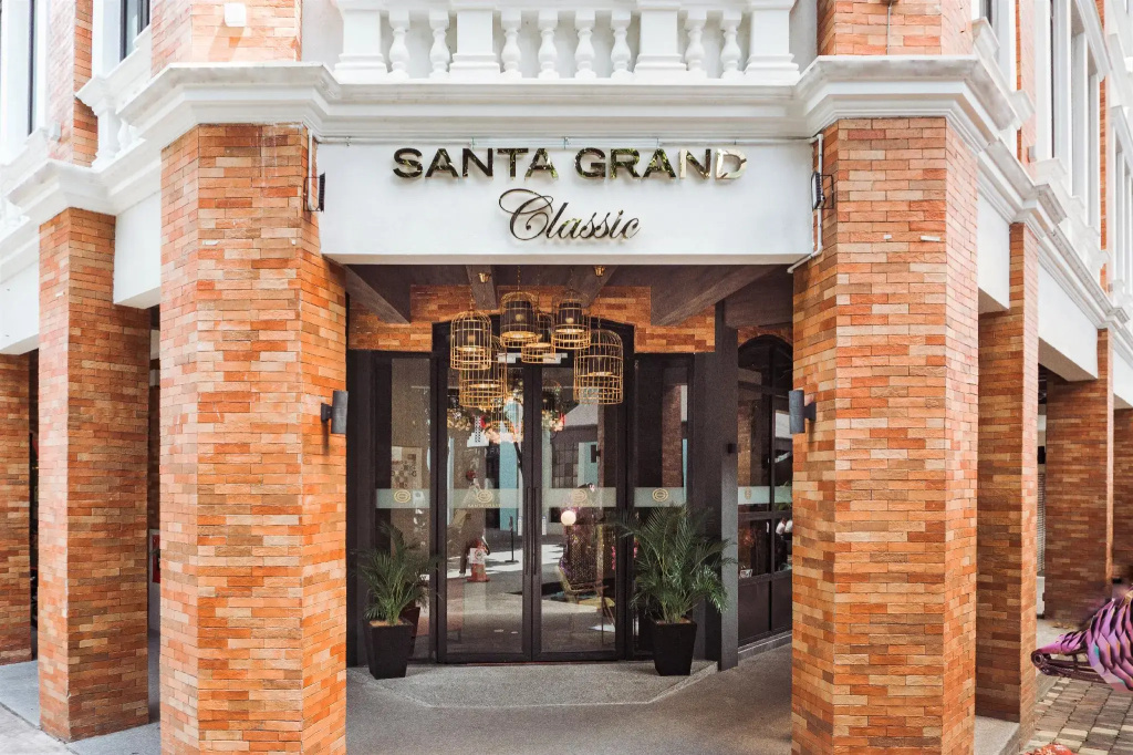 Santa Grand Classic Chinatown
