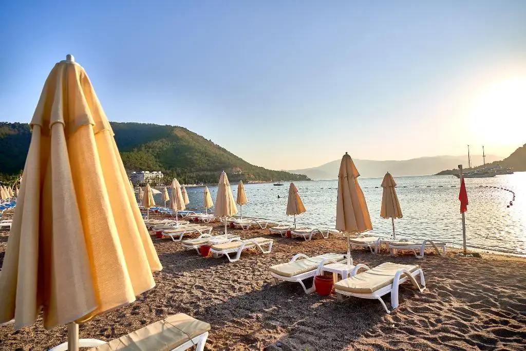 Beach & Waterfront