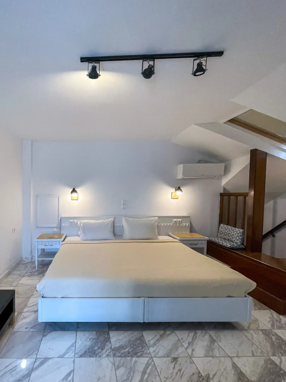 Standard Double room with pool view (full double bed)
