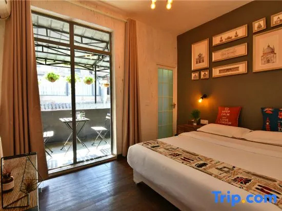 Standard Double room with balcony (full double bed)