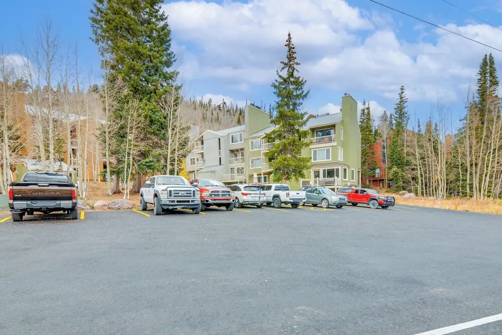 Walk to Giant Steps & Hot Tub: Brian Head Condo!