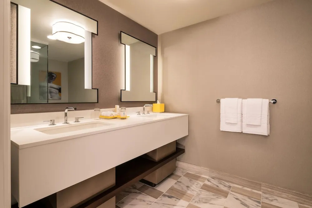 Julius Double room with pool view (full double bed)