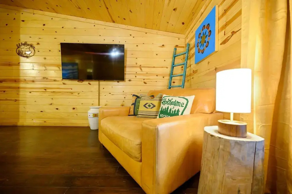 Outlaw Rose Cabin for 8!