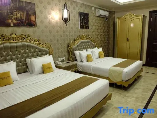 Family Suite with street view