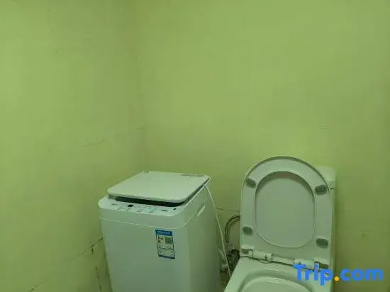 Riverside Yunqi Homestay (Chaoyang Square Subway Station Sanjie Liangxiang)