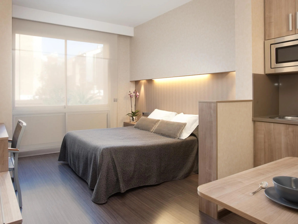 Standard room with street view