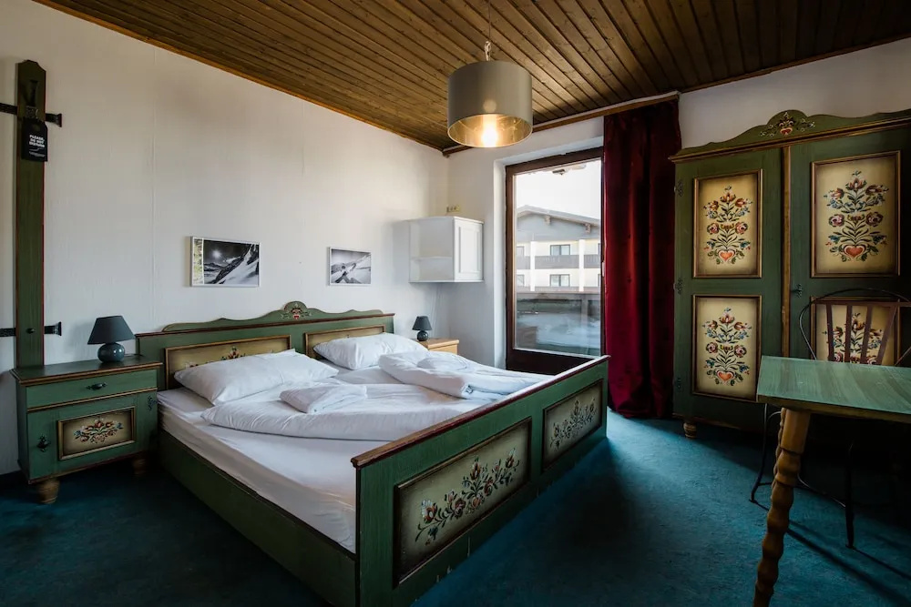 Hotel Rothirsch by Skinetworks - Chambres