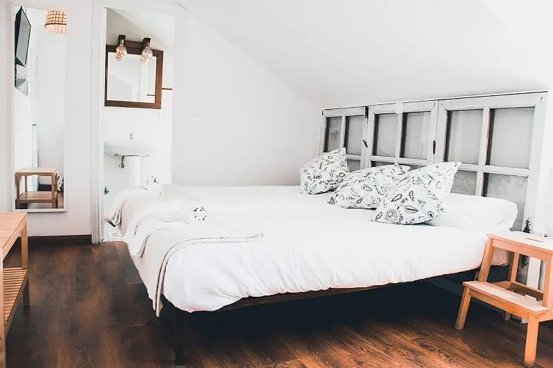 Latas Surf Lodge — 5