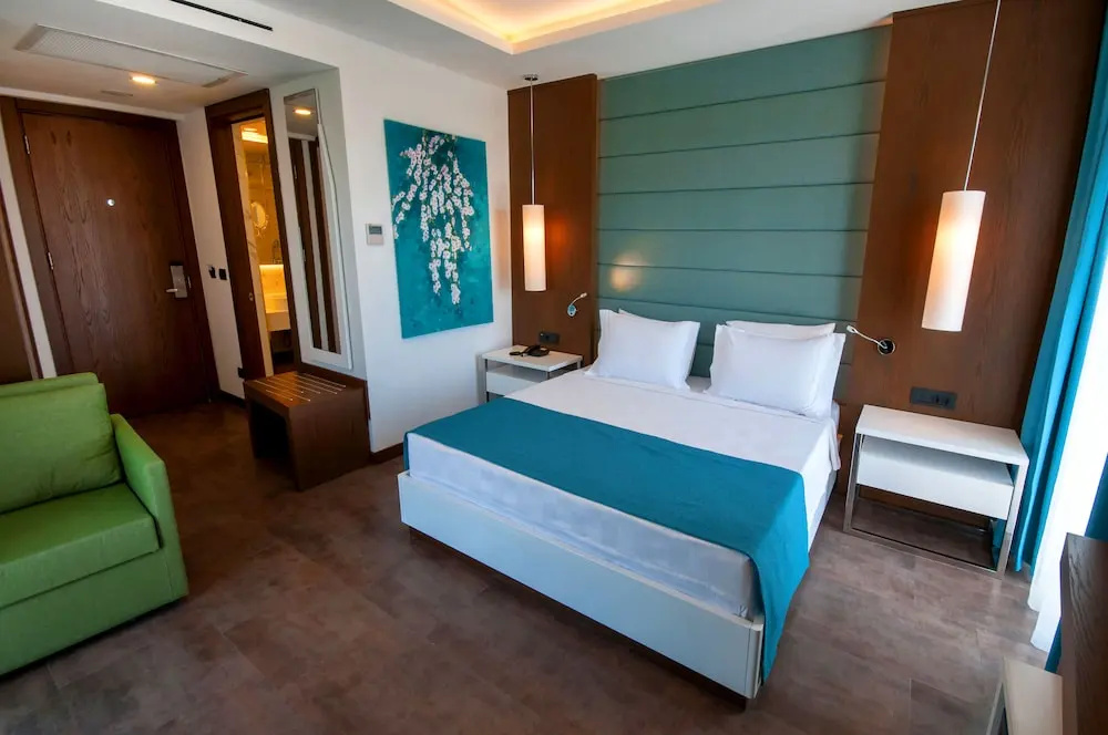 Superior Double room with balcony and with garden view (full double bed)