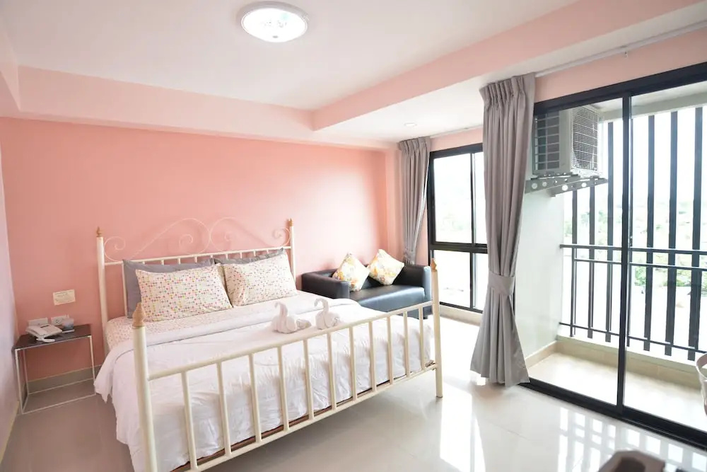 Deluxe Double room with city view (full double bed)