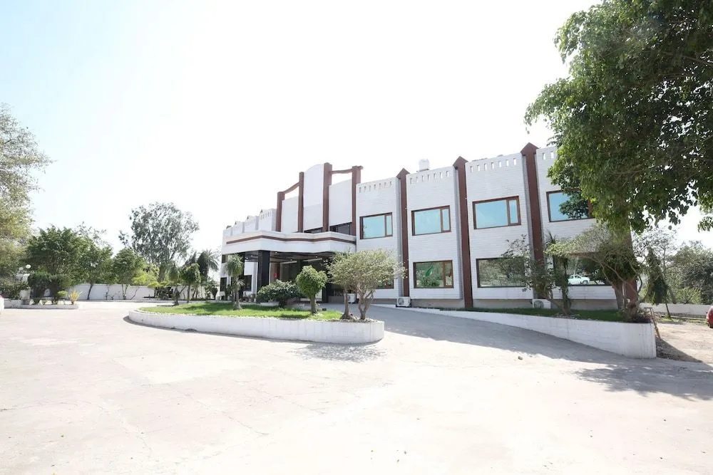Hotel Grand Chinar By OYO Rooms