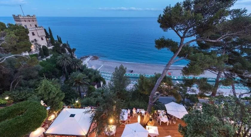 Beach & Waterfront