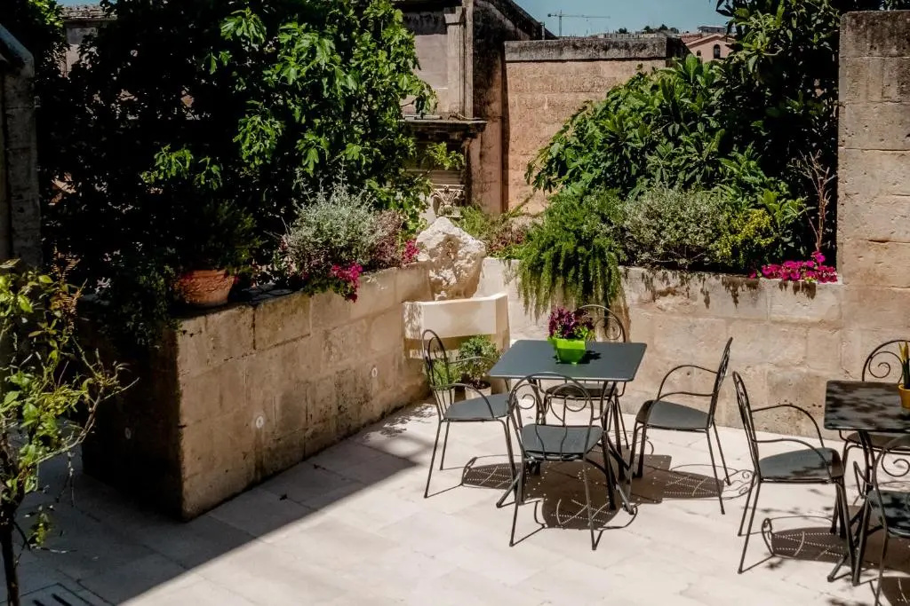 Standard Double room with garden view (full double bed)