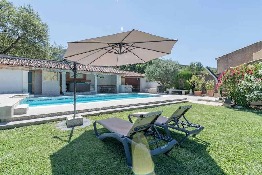 House With 3 Bedrooms in Oppède, With Wonderful Mountain View, Private