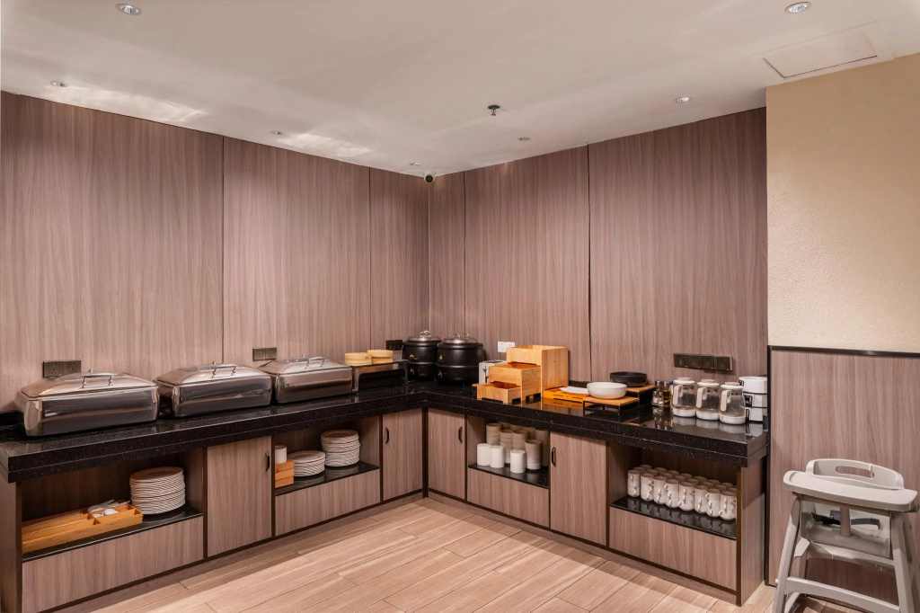 Food & Beverage