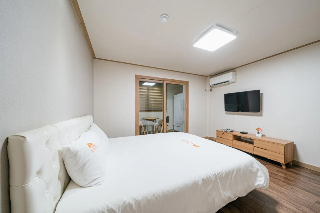 Orange Hotel — 5
