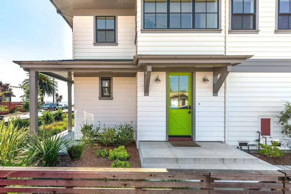 3440 Saint Deyns St House by RedAwning