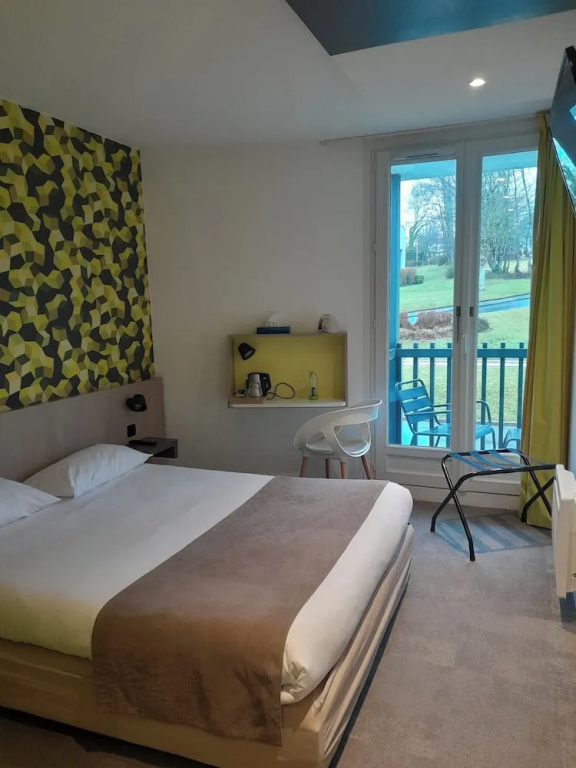 Standard Double room with balcony (full double bed)