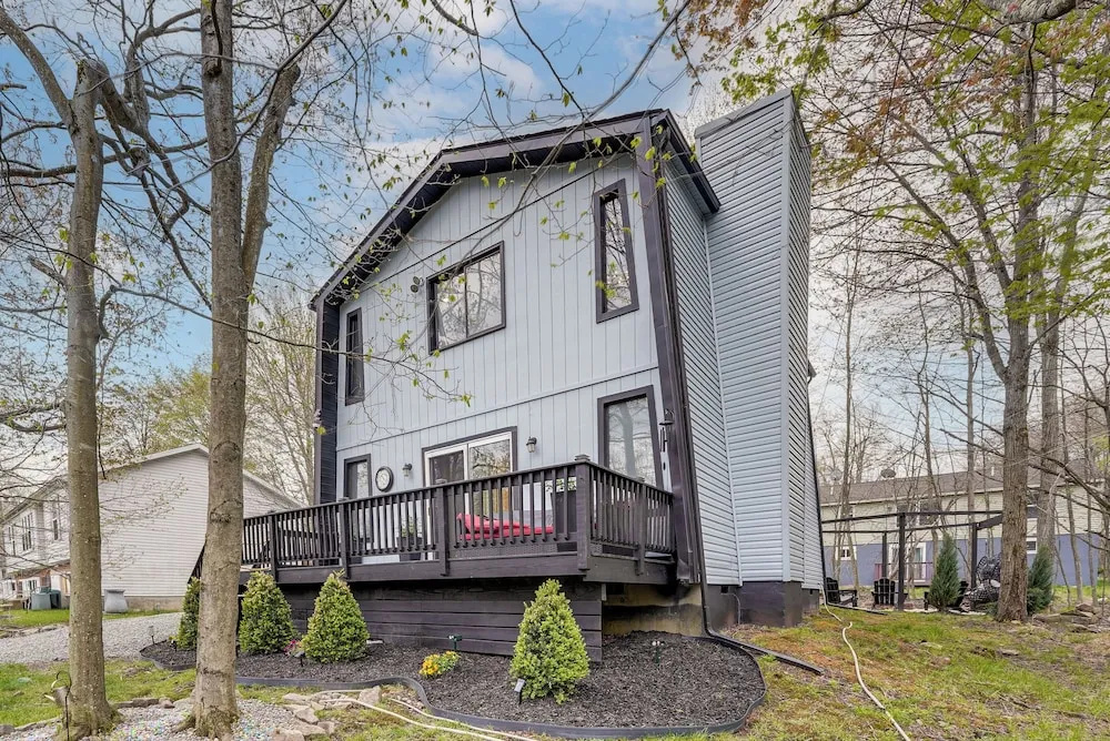 Family Getaway w/ Deck Near Tobyhanna State Park