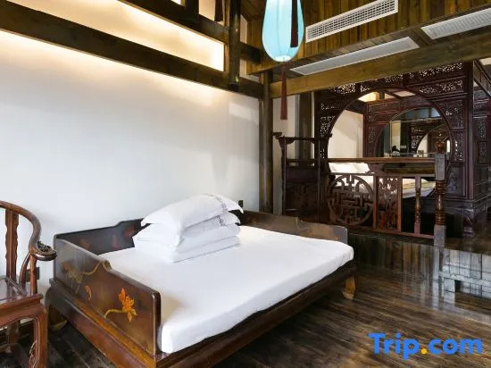 Suite with balcony and with river view