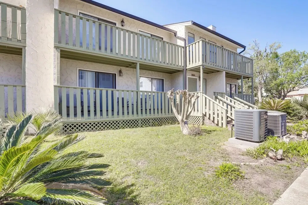 Bright & Airy Myrtle Beach Condo: 1 Block to Ocean