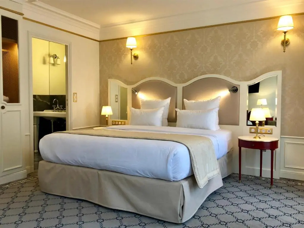 Deluxe Double room (full double bed)