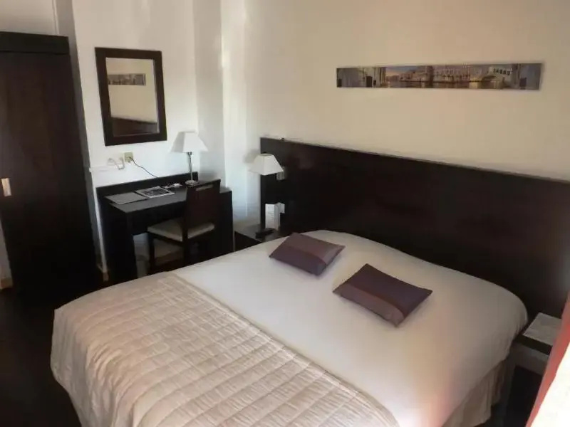 Classic Double room (full double bed)